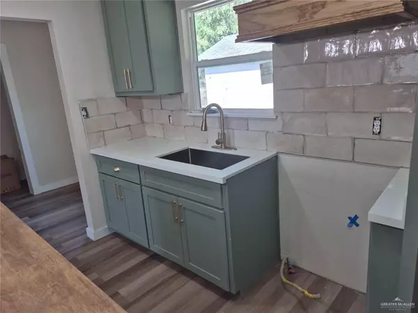 Edinburg, TX 78541,905 W Schunior ST