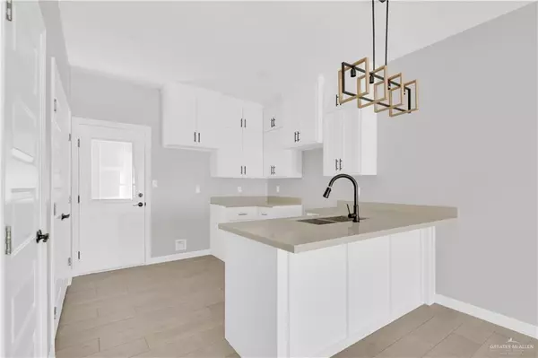 Alamo, TX 78589,909 13th ST #4