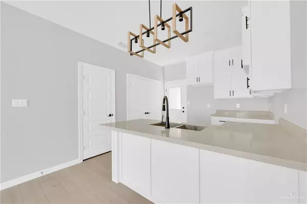 Alamo, TX 78589,909 13th ST #4