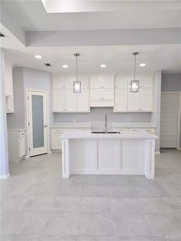 Alamo, TX 78516,435 Serg LOOP