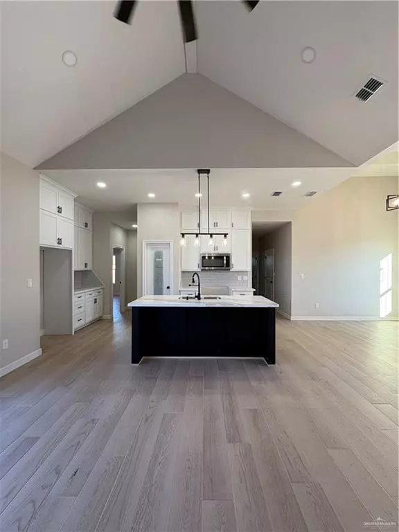 Harlingen, TX 78552,9716 Heights DR