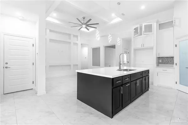 Mission, TX 78572,1002 La Laguna RD