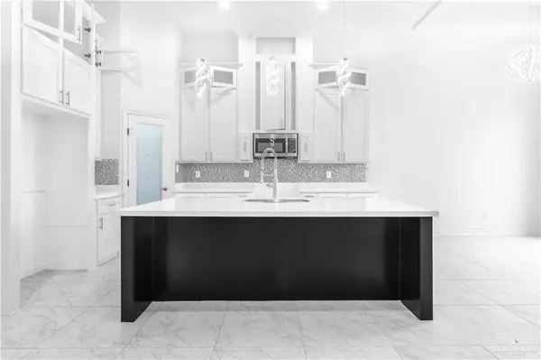 Mission, TX 78572,1002 La Laguna RD