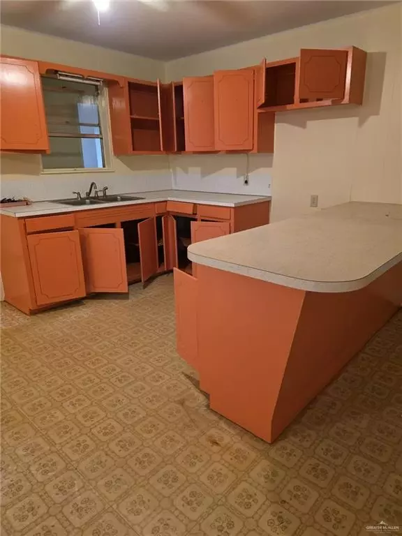 Rio Grande City, TX 78582,104 Mitchell ST