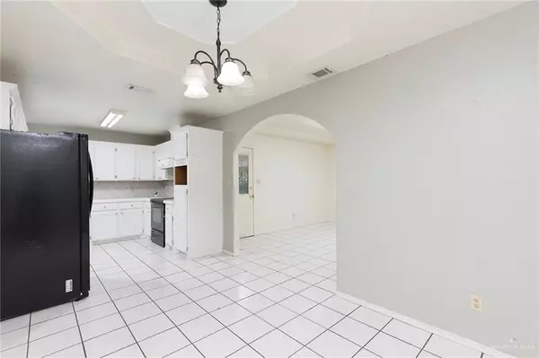 Edinburg, TX 78541,2002 Suaze ST