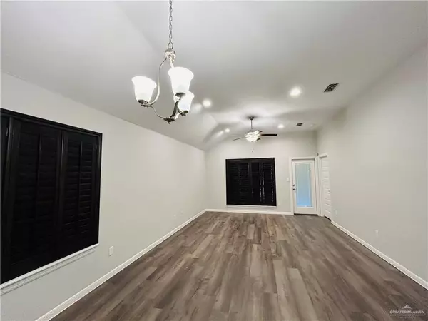 Mission, TX 78572,407 S Castillos Y Diamantes ST