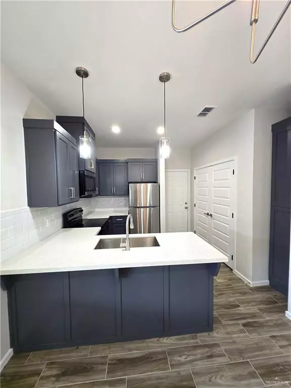 Edinburg, TX 78541,913 N Clarence AVE #3