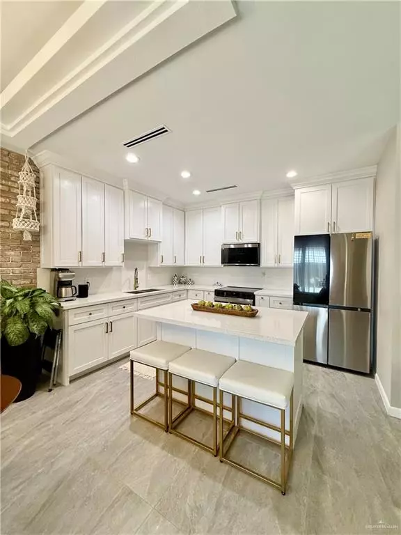 Mission, TX 78572,1925 Sunset DR