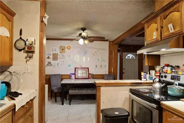 San Juan, TX 78589,927 E Salazar ST