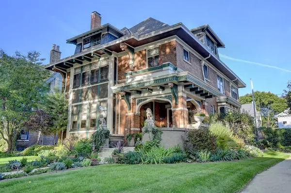 2934 N Shepard, Milwaukee, WI 53211