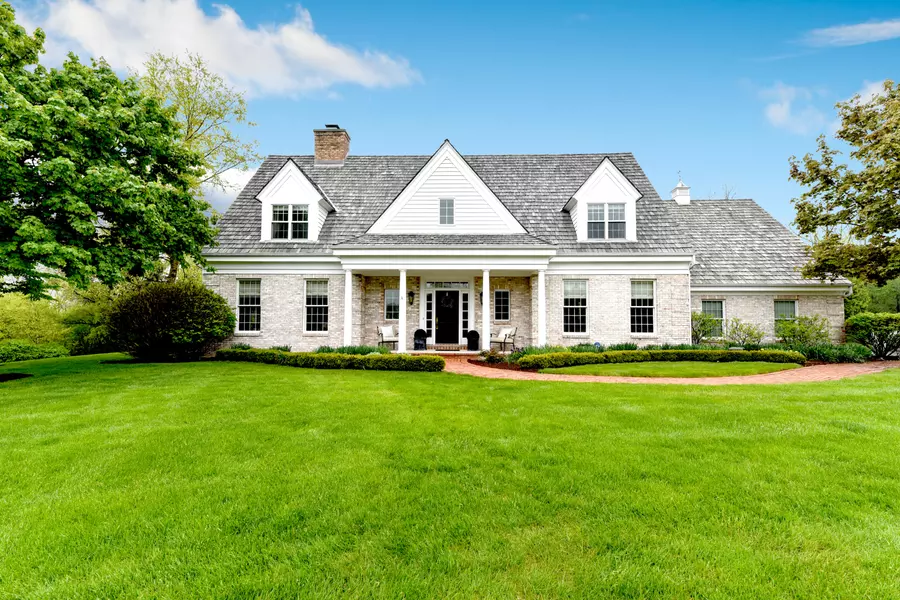11423 N Stonefield, Mequon, WI 53092