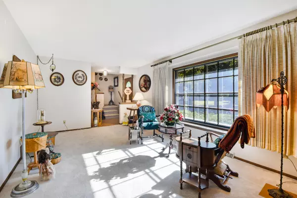 Cedarburg, WI 53012,W63N986 Holly