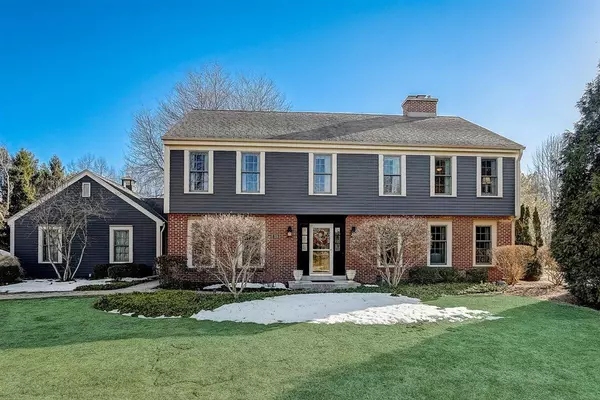 339 W White Oak, Mequon, WI 53092