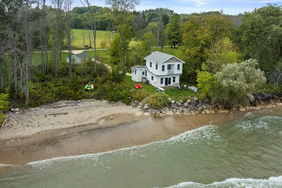 7140 Sauk Trail Beach, Belgium, WI 53013