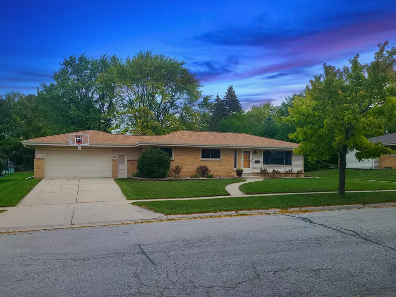 6528 Manchester, Greendale, WI 53129