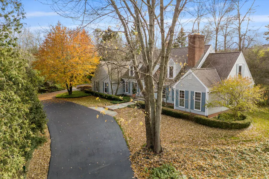 1615 W Bradley, River Hills, WI 53217