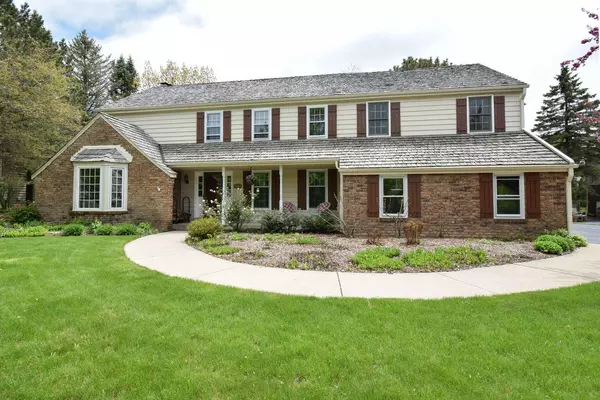 9726 N Valley Hill, Mequon, WI 53092