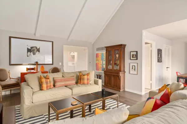 Mequon, WI 53092,2336 W Cumberland