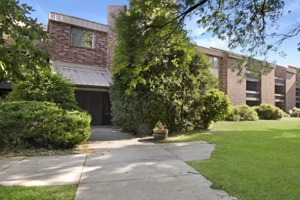 2350 W Good Hope Unit 254, Glendale, WI 53209