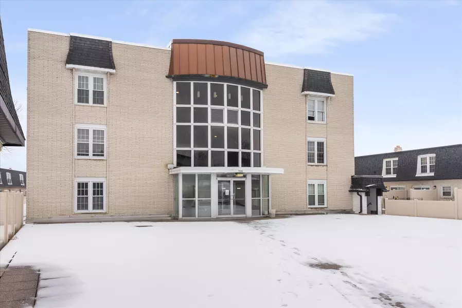 9500 N Green Bay Unit 206, Brown Deer, WI 53209