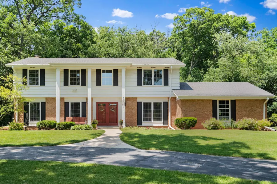 N10W27274 Rolling Ridge, Pewaukee, WI 53188