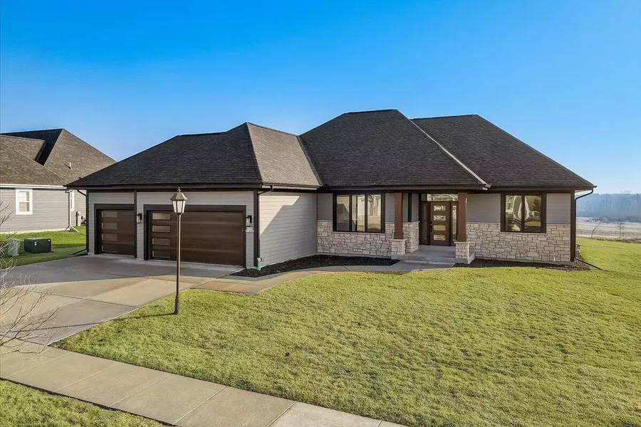 W125N11050 Strawgrass Unit Lt32, Germantown, WI 53022