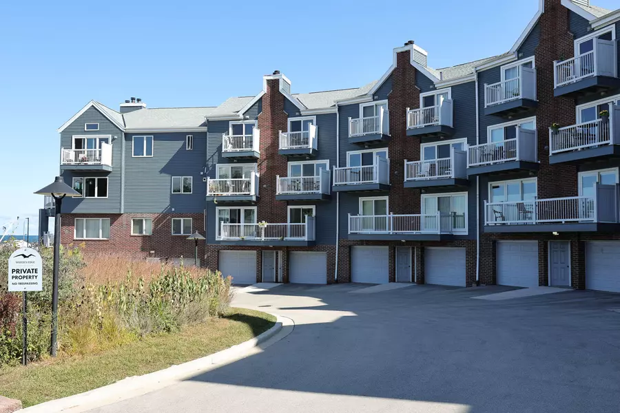 2708 S Shore Unit A, Milwaukee, WI 53207
