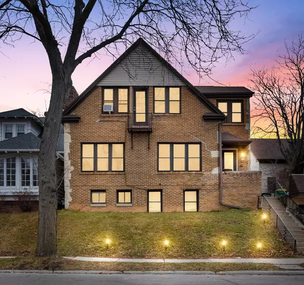 2120 E Menlo, Shorewood, WI 53211