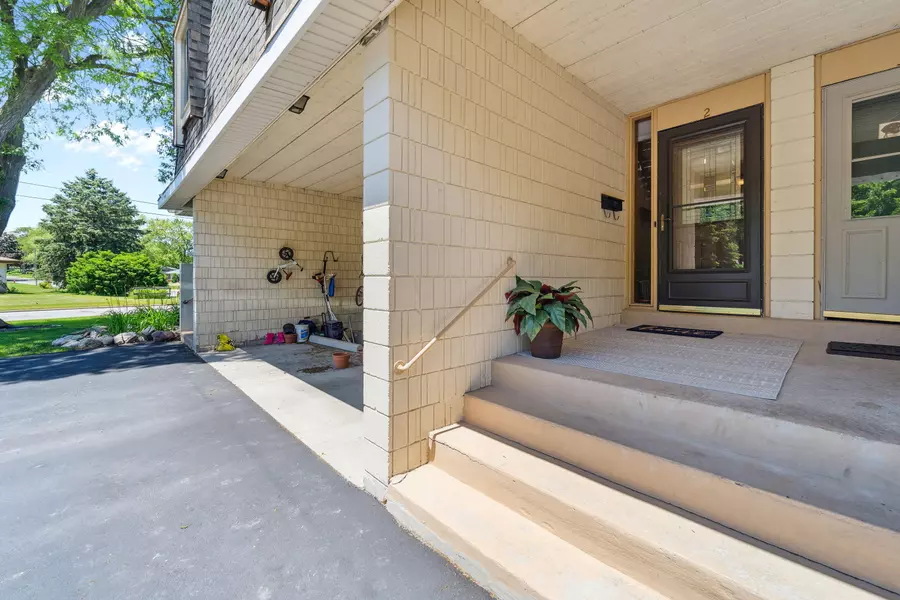 W166N9170 Grand Unit 2, Menomonee Falls, WI 53051