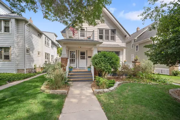 4518 N Woodburn Unit 2, Shorewood, WI 53211