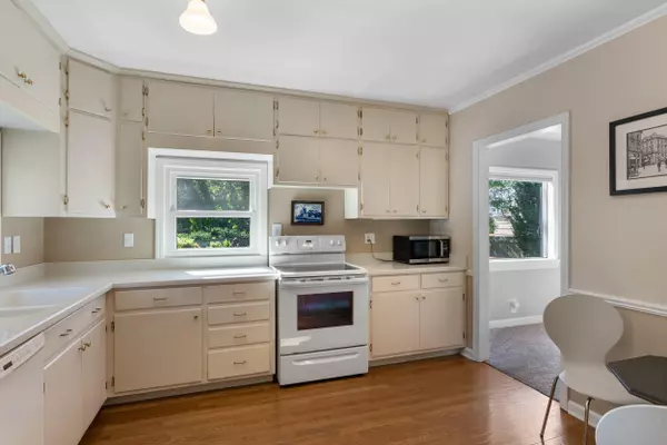 413 E Willow, Fox Point, WI 53217