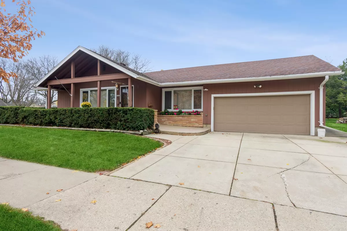 Wauwatosa, WI 53213,709 N 72nd