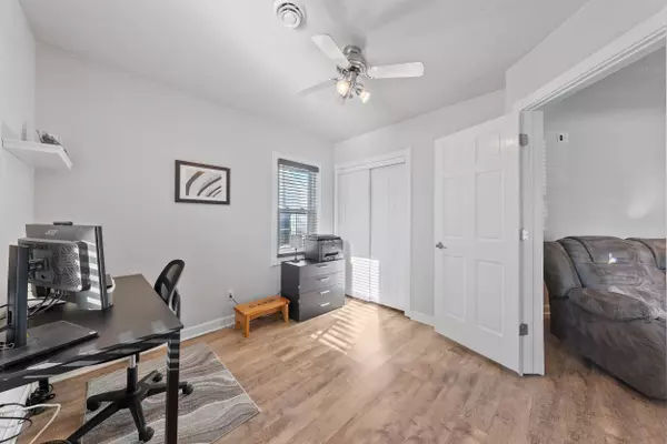 10208 W Schlinger, West Allis, WI 53214