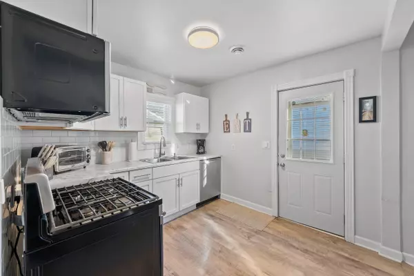 10208 W Schlinger, West Allis, WI 53214