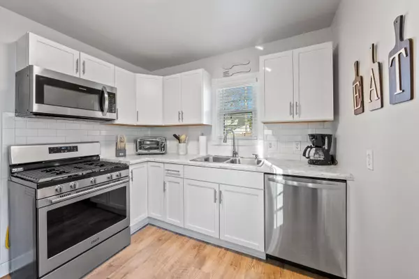 10208 W Schlinger, West Allis, WI 53214