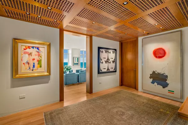 Milwaukee, WI 53202,825 N Prospect Unit 1801