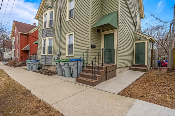 Milwaukee, WI 53207,353 E Becher