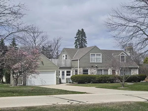 7137 N Santa Monica, Fox Point, WI 53217