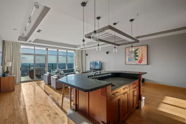 Milwaukee, WI 53202,1313 N Franklin Unit 1202