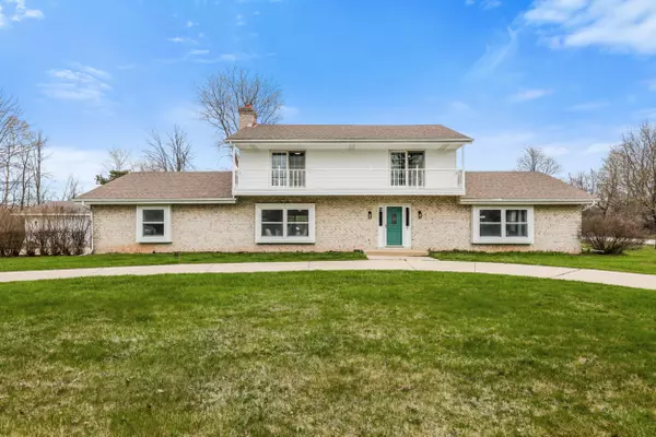 Mequon, WI 53092,812 W Glen Oaks