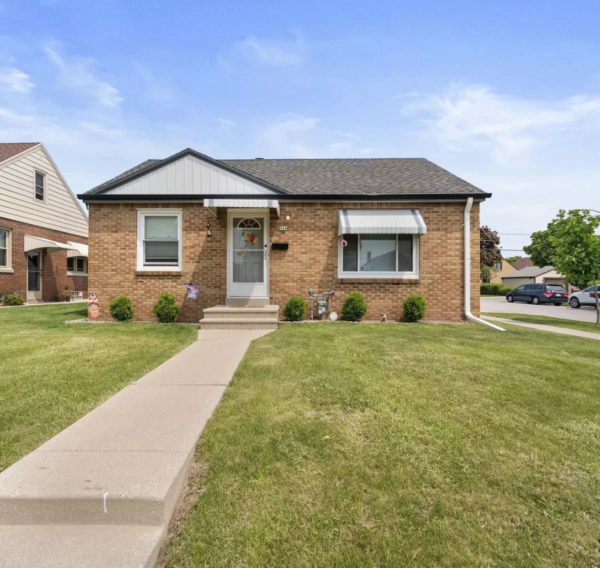 Milwaukee, WI 53221,944 W Eden