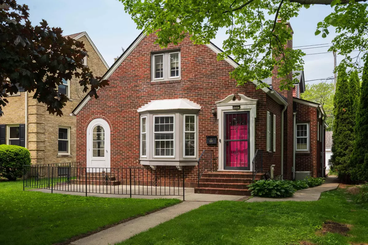 Whitefish Bay, WI 53217,4849 N Newhall