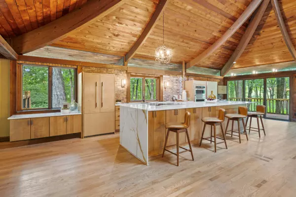 River Hills, WI 53217,8500 N River