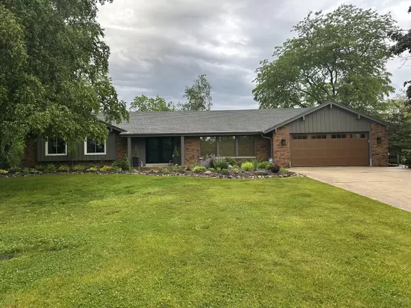 2042 W Wildwood, Mequon, WI 53092