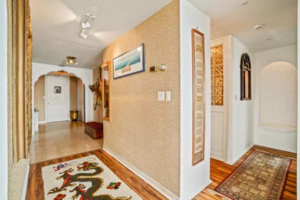 Milwaukee, WI 53202,1919 N Summit Unit 11C