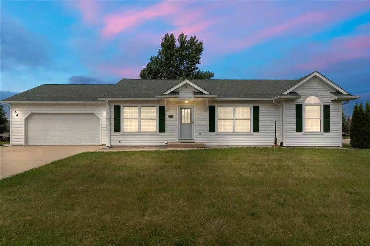 Twin Lakes, WI 53181,611 Arrowhead
