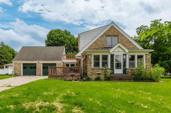 Wauwatosa, WI 53222,4062 N 99th
