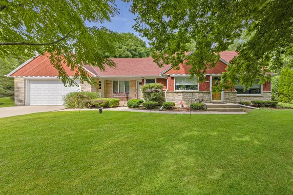 10039 N Sunnycrest,  Mequon,  WI 53092