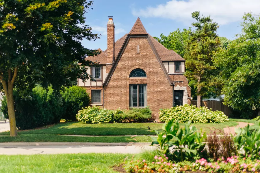 5221 N Santa Monica, Whitefish Bay, WI 53217