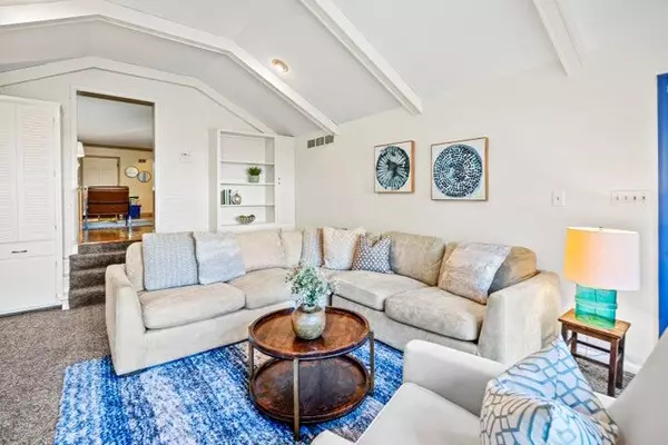Whitefish Bay, WI 53217,5030 N Kent